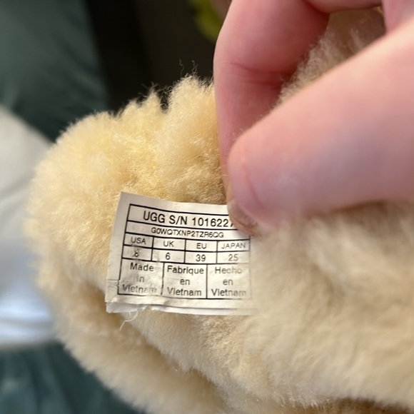 Woman’s UGG’s size 8 - Picture 5 of 5